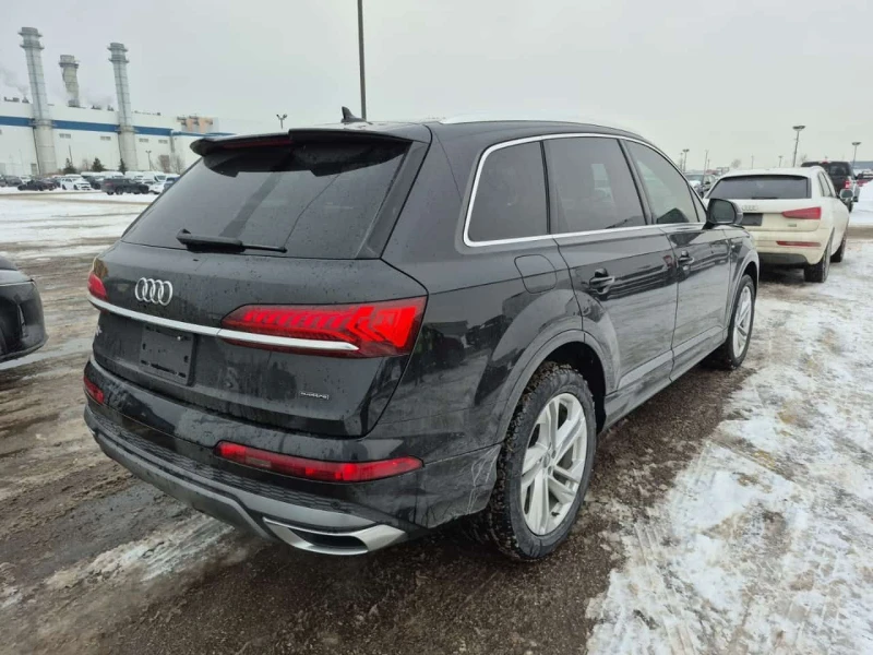 Audi Q7 * KOMFORT * Pano * 2 Ключа * Подгреви * Carfax, снимка 3 - Автомобили и джипове - 53529649