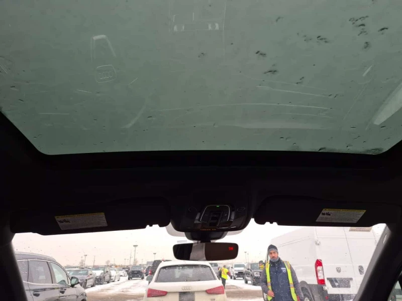 Audi Q7 * KOMFORT * Pano * 2 Ключа * Подгреви * Carfax, снимка 12 - Автомобили и джипове - 53529649