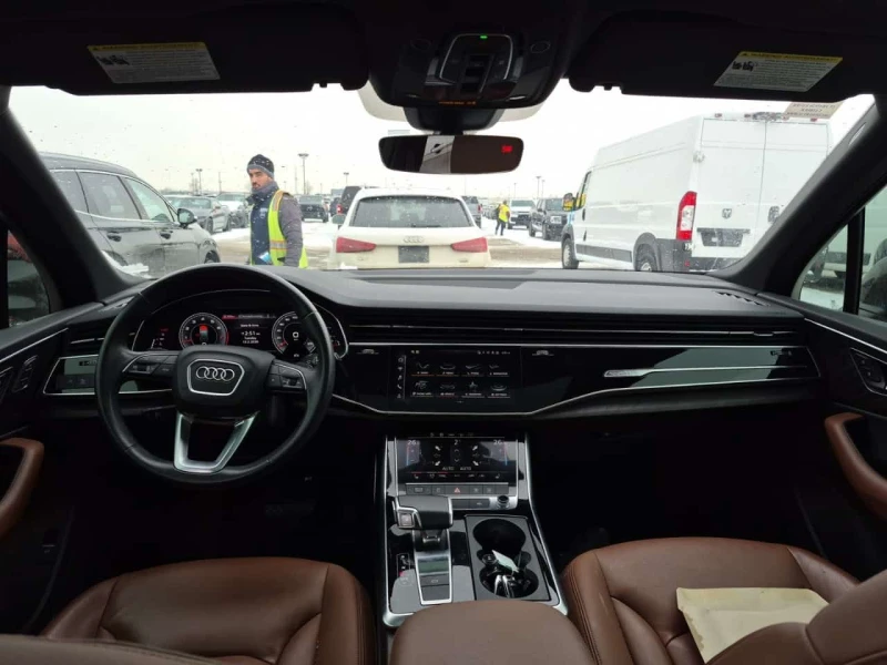 Audi Q7 * KOMFORT * Pano * 2 Ключа * Подгреви * Carfax, снимка 11 - Автомобили и джипове - 53529649