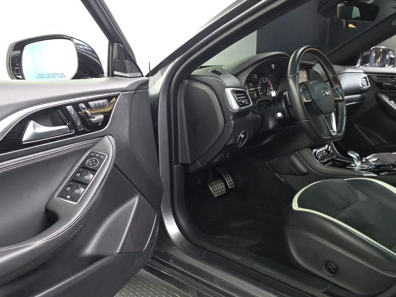 Infiniti Q30 2.0 Automatic ПОДГРЕВ* ПАНОРАМА* КАМЕРА, снимка 10 - Автомобили и джипове - 55980769