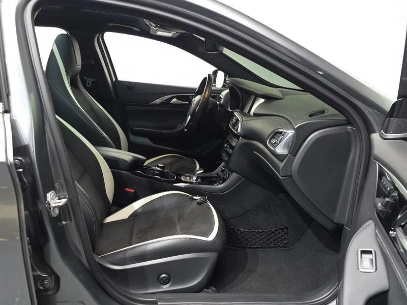 Infiniti Q30 2.0 Automatic ПОДГРЕВ* ПАНОРАМА* КАМЕРА, снимка 11 - Автомобили и джипове - 55980769