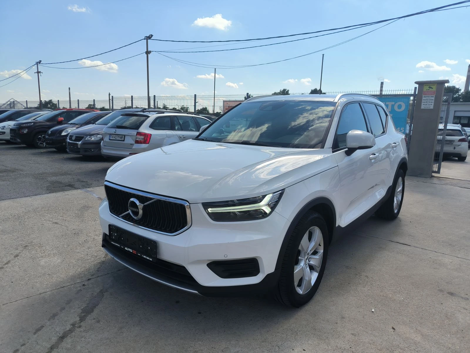 Volvo XC40 2.0d-Navi-Euro-6d-Momentum-Geartronic-Kamera - изображение 2