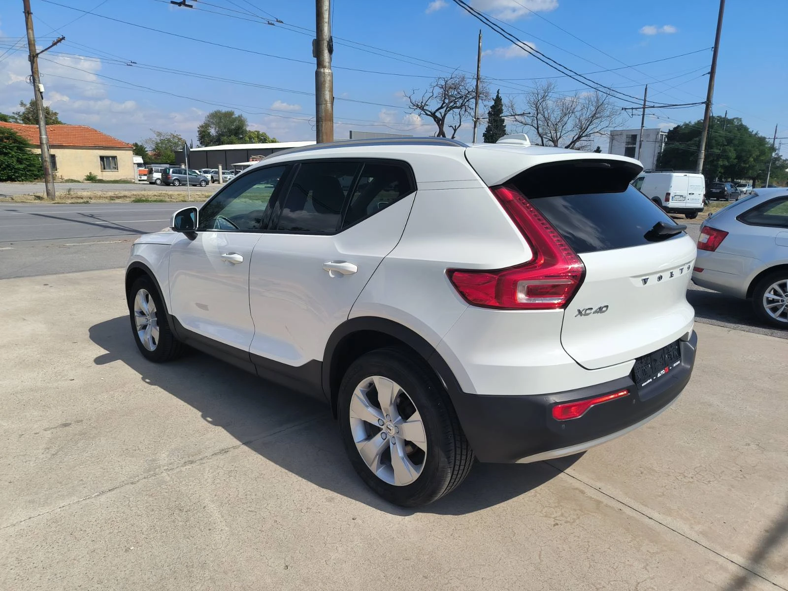 Volvo XC40 2.0d-Navi-Euro-6d-Momentum-Geartronic-Kamera - изображение 7