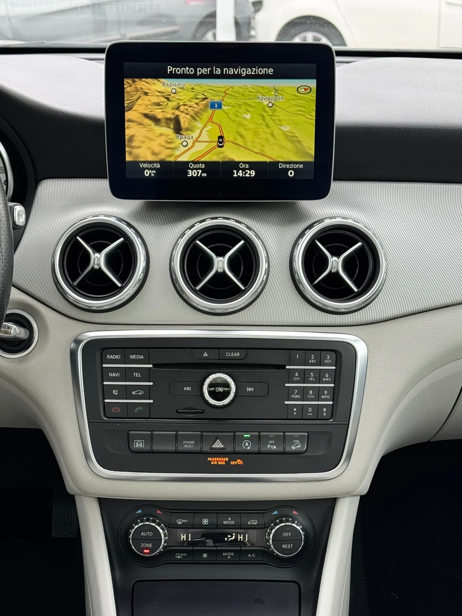 Mercedes-Benz GLA 200 2.0D 4Matic ПАНОРАМА АВТОМАТ, снимка 16 - Автомобили и джипове - 53913259