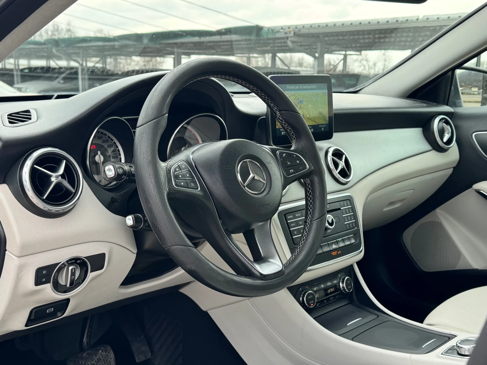 Mercedes-Benz GLA 200 2.0D 4Matic ПАНОРАМА АВТОМАТ, снимка 9 - Автомобили и джипове - 53913259