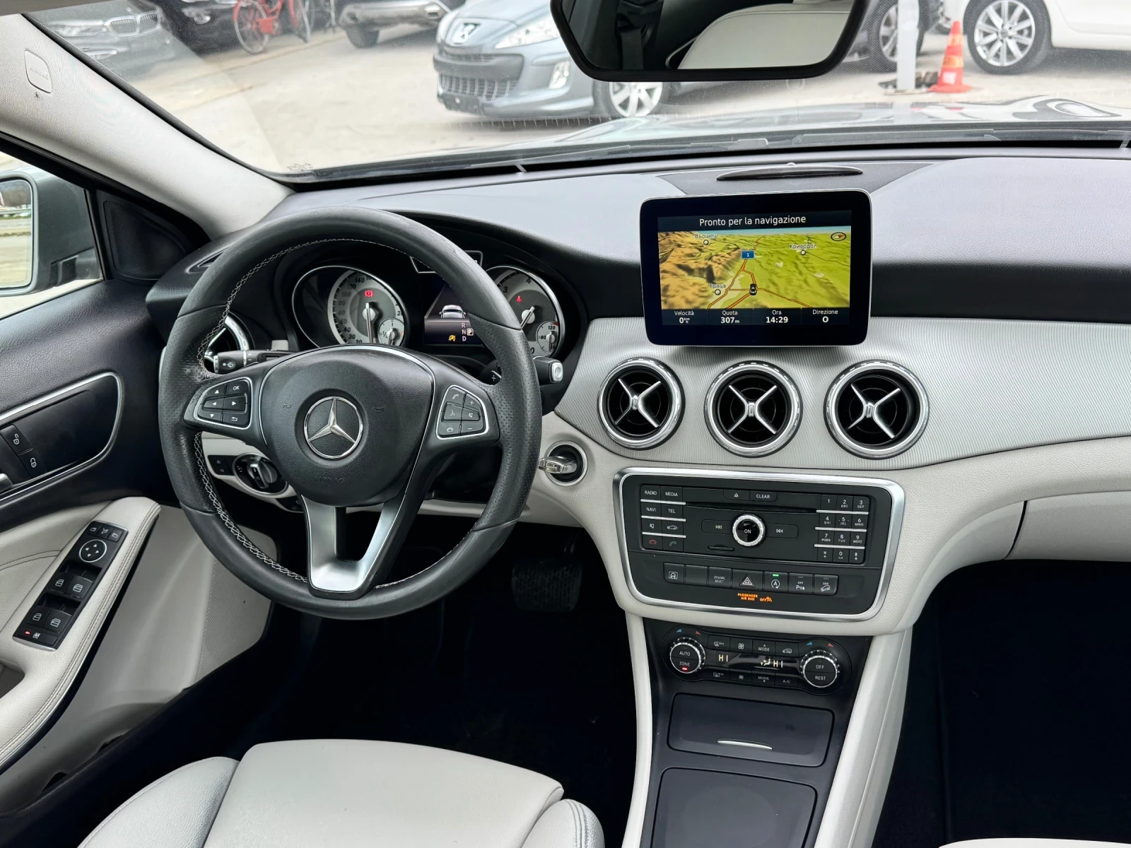 Mercedes-Benz GLA 200 2.0D 4Matic ПАНОРАМА АВТОМАТ, снимка 14 - Автомобили и джипове - 53913259