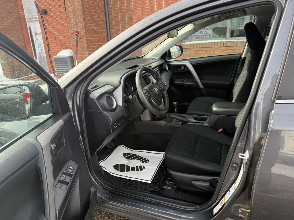 Toyota Rav4 LE AWD, снимка 9 - Автомобили и джипове - 54711669