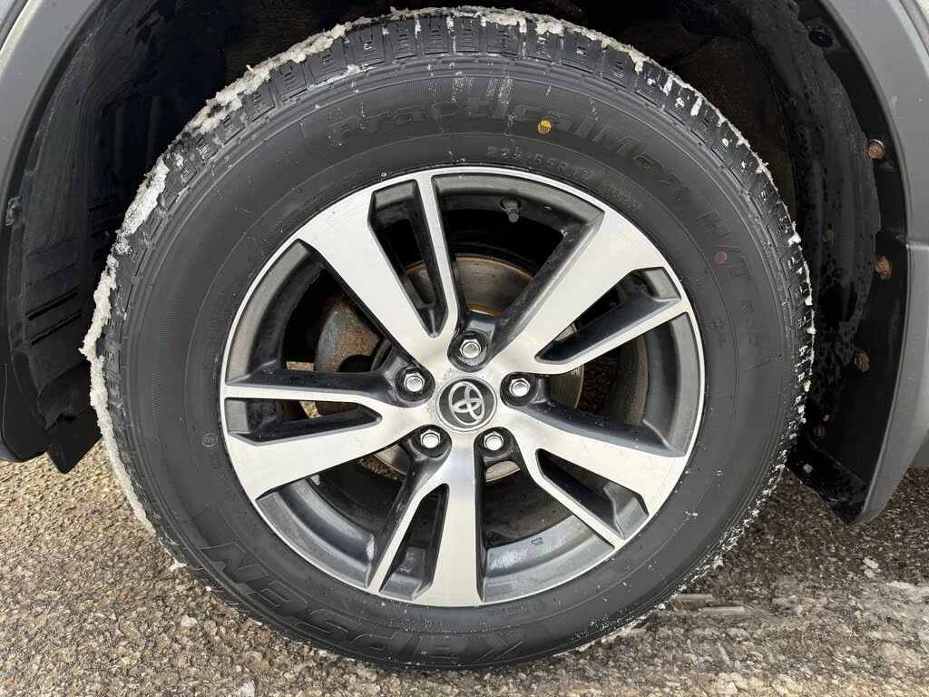 Toyota Rav4 LE AWD, снимка 6 - Автомобили и джипове - 54711669