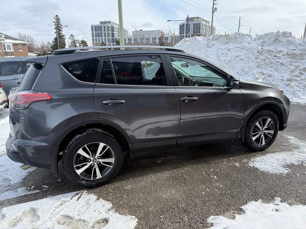 Toyota Rav4 LE AWD, снимка 4 - Автомобили и джипове - 54711669