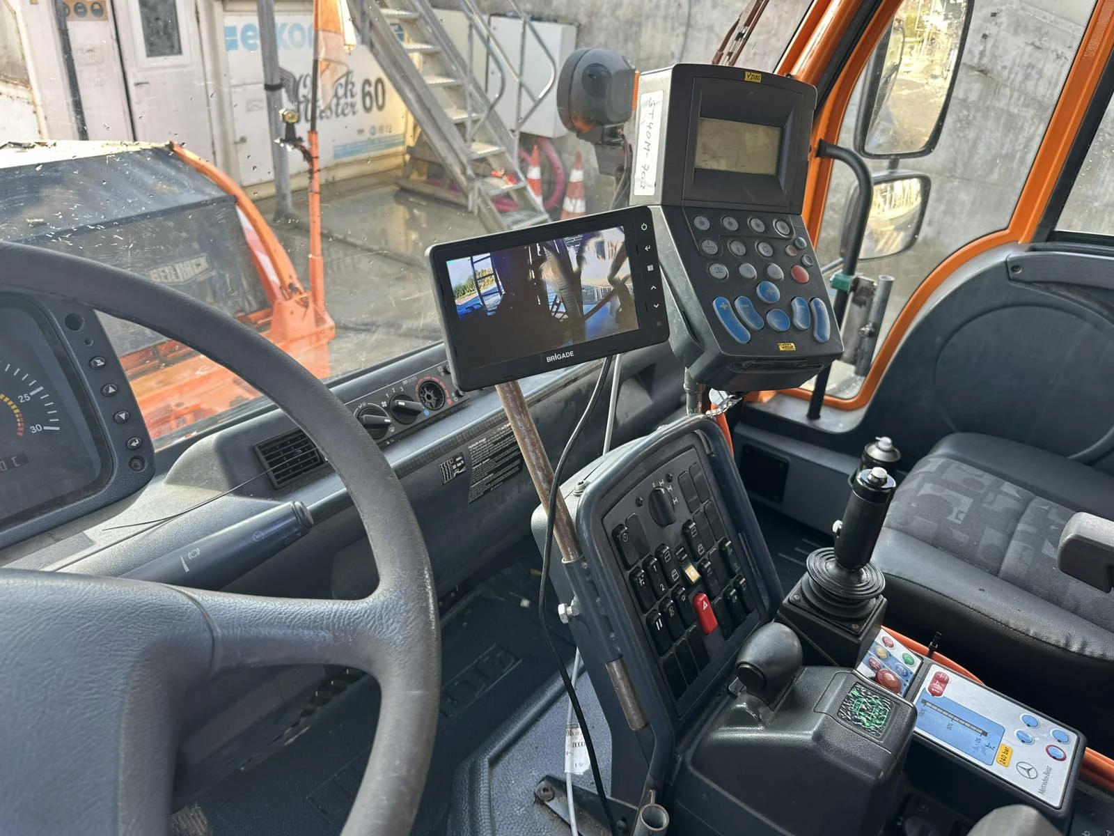 Mercedes-Benz UNIMOG U 500 - изображение 10