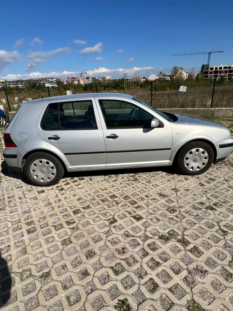 VW Golf 1.6, снимка 5 - Автомобили и джипове - 47494114