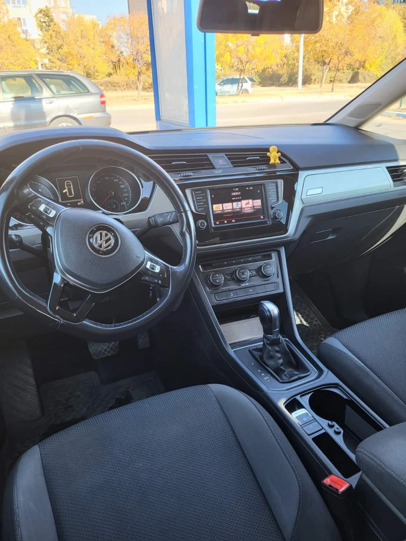 VW Touran, снимка 9 - Автомобили и джипове - 48680596