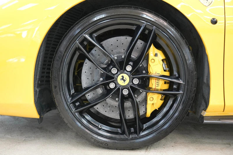 Ferrari 488 GTB 3.9 V8 BiTurbo Carbon Package AKRAPOVIC, снимка 14 - Автомобили и джипове - 50548025