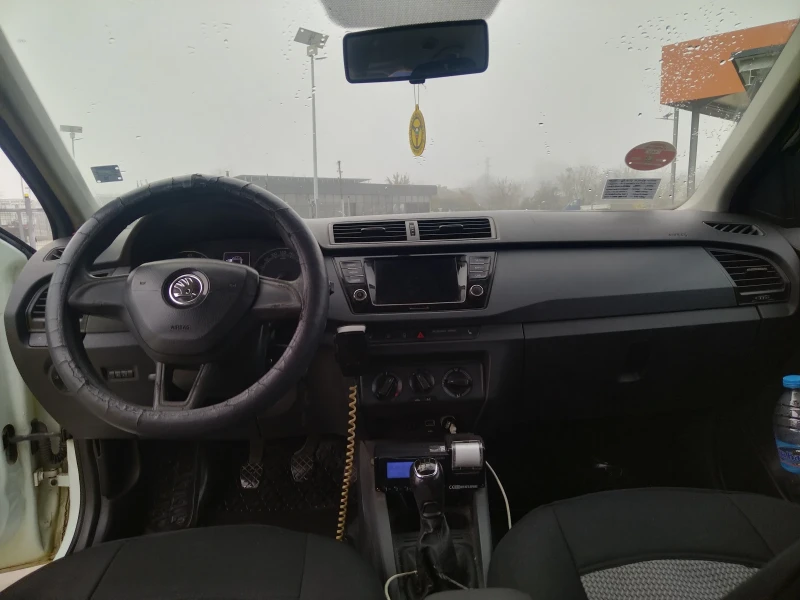 Skoda Fabia 1.0 75mpi, снимка 10 - Автомобили и джипове - 52732654