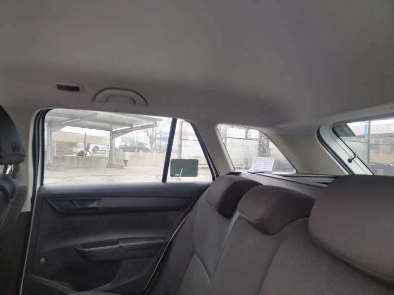 Skoda Fabia 1.0 75mpi, снимка 11 - Автомобили и джипове - 52732654