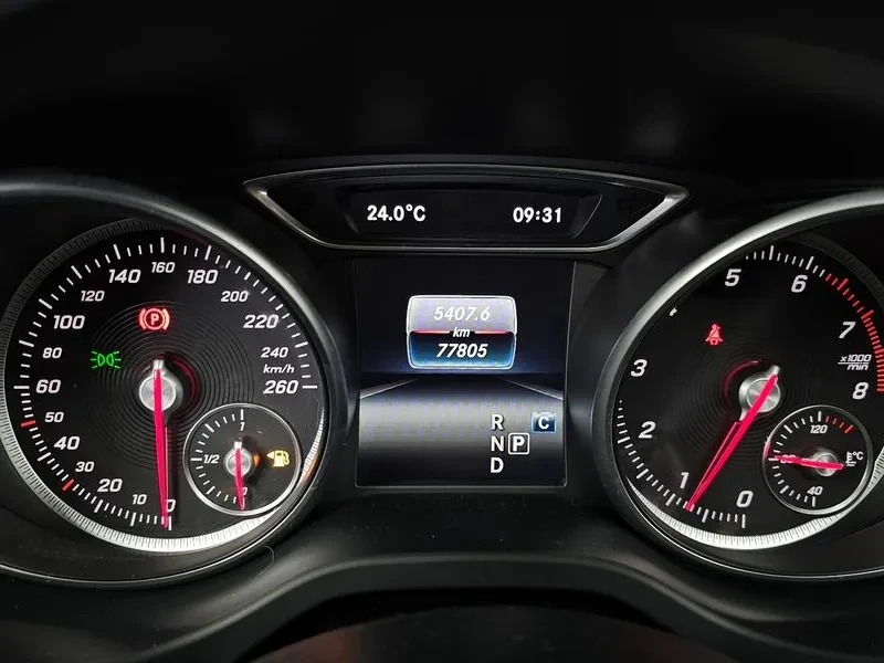 Mercedes-Benz CLA 250  4Matic Amg Line, снимка 8 - Автомобили и джипове - 55100599