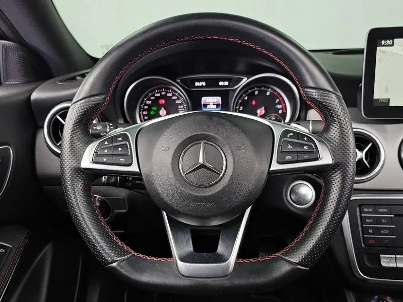 Mercedes-Benz CLA 250  4Matic Amg Line, снимка 13 - Автомобили и джипове - 55100599