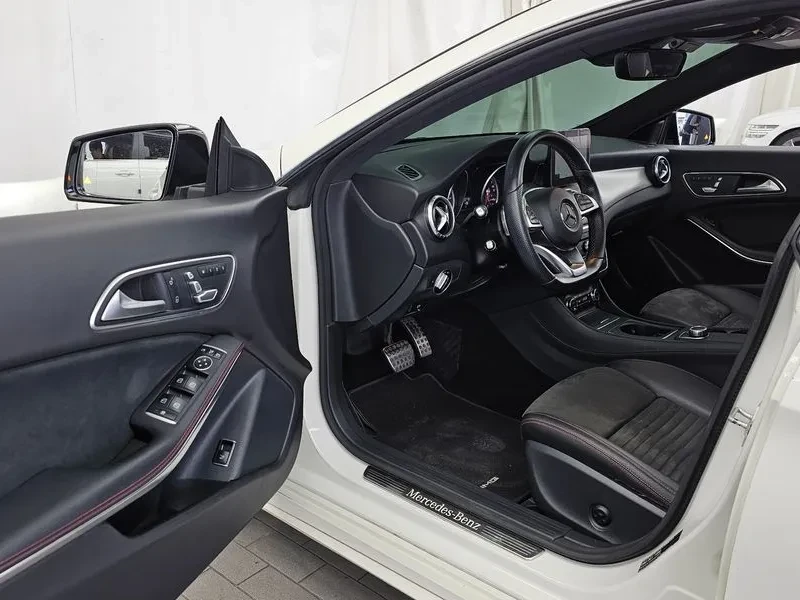Mercedes-Benz CLA 250  4Matic Amg Line, снимка 10 - Автомобили и джипове - 55100599