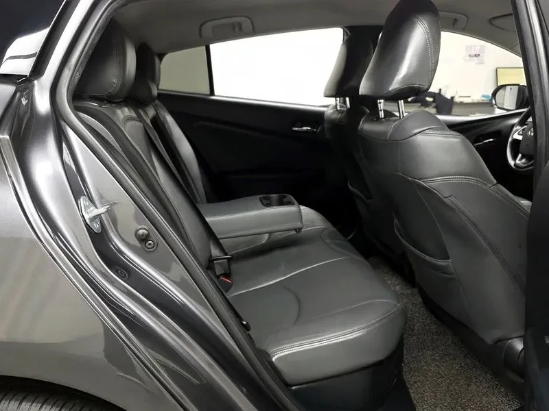 Toyota Prius 1.8 Хибрид, снимка 9 - Автомобили и джипове - 55687550