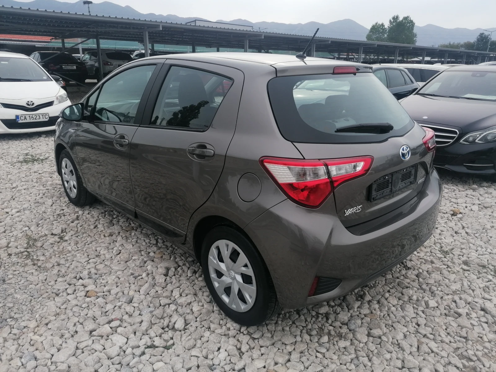 Toyota Yaris HYBRID - изображение 4