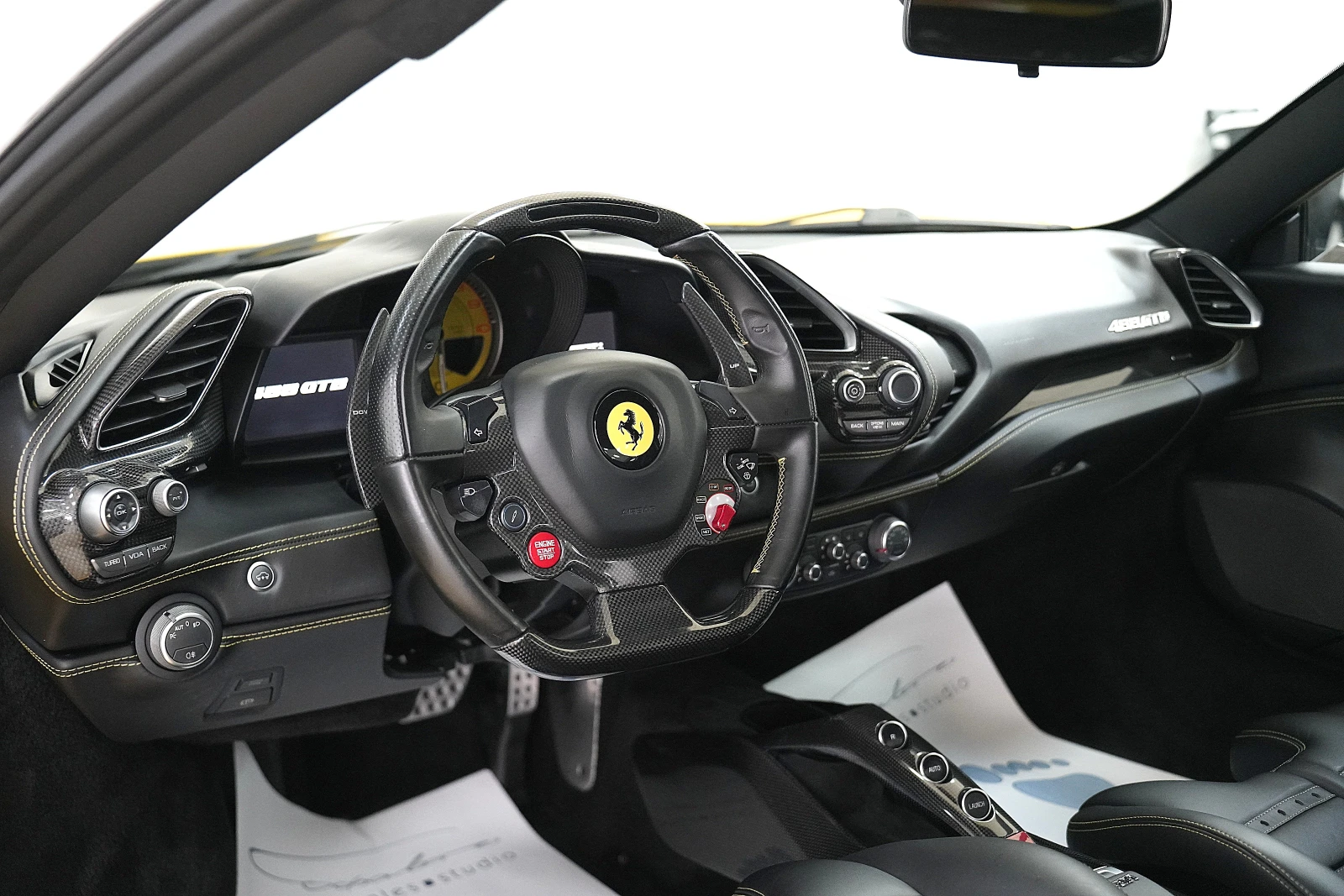 Ferrari 488 GTB 3.9 V8 BiTurbo Carbon Package AKRAPOVIC - изображение 8