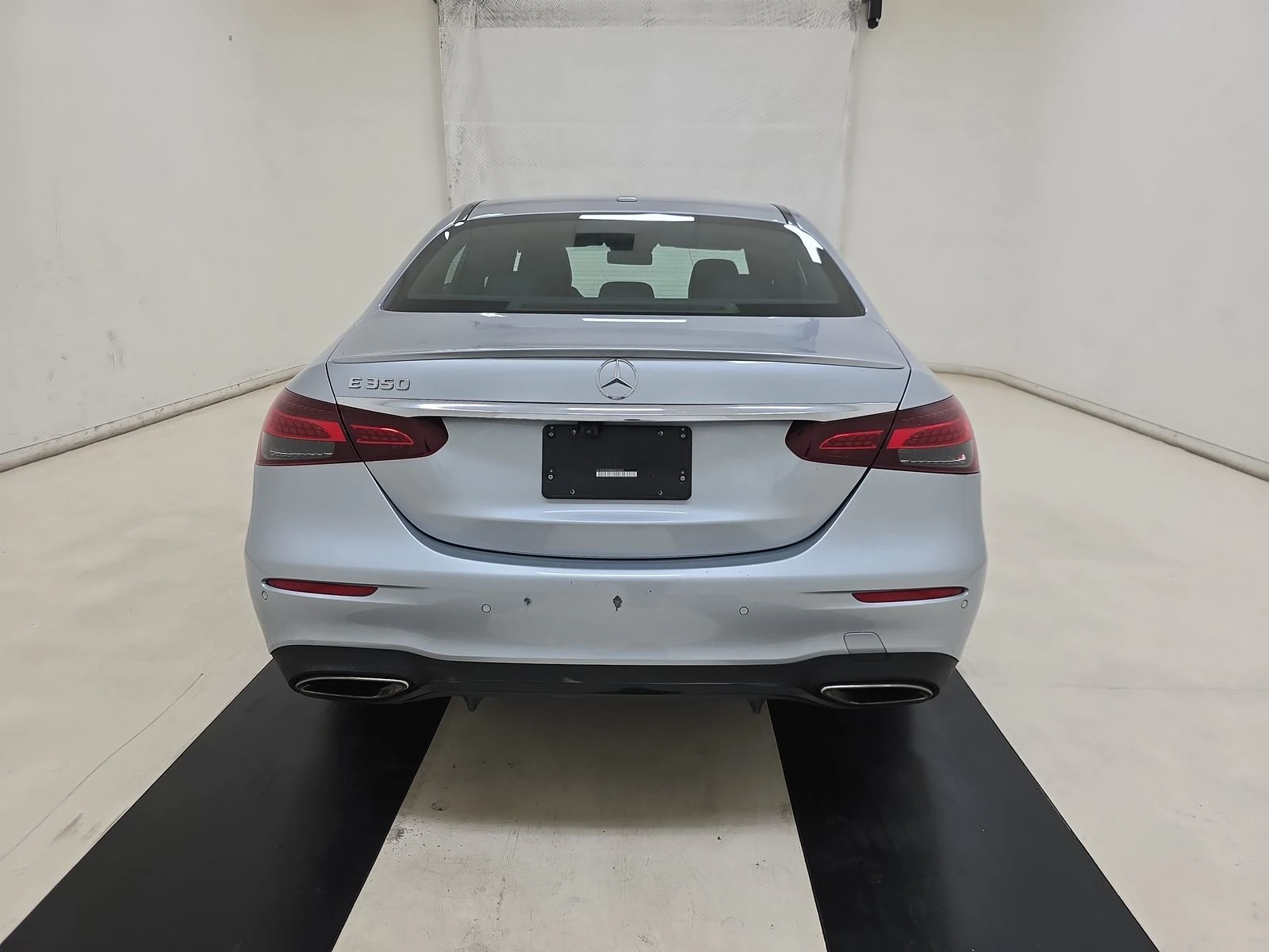 Mercedes-Benz E 350 AMG PACK* BURMASTER* DESIGNO* KEYLESS* AMBIENT* 36 - изображение 4