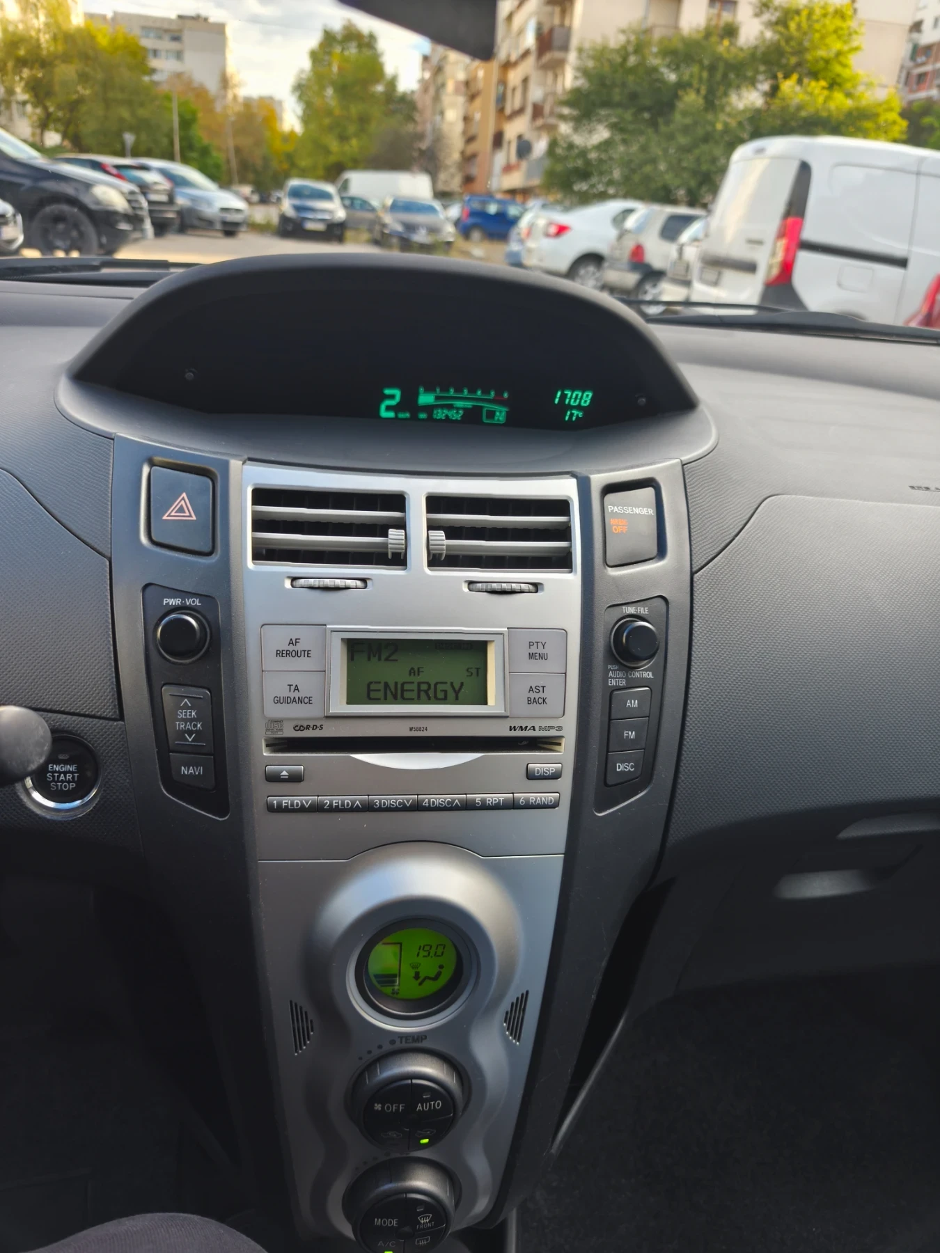 Toyota Yaris  - изображение 9