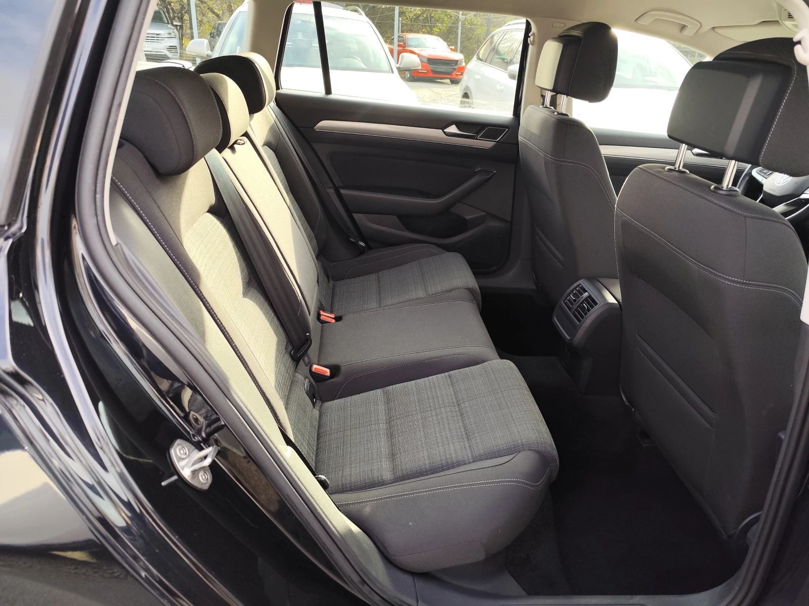 VW Passat 2.0TDi* * EURO6D* NAVI* LED/XENON*  | Mobile.bg   10