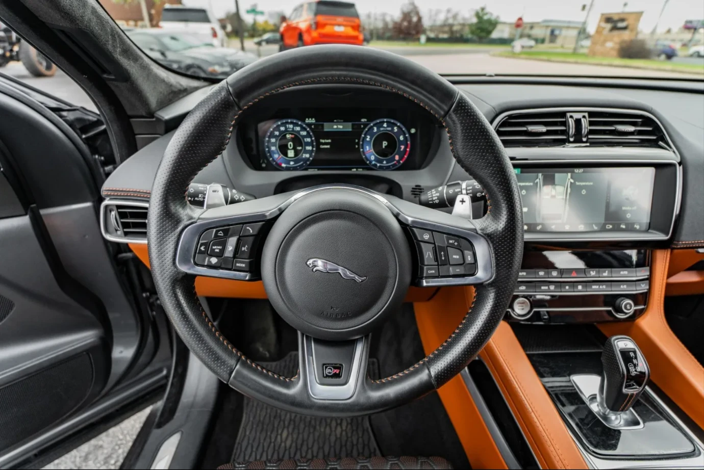 Jaguar F-Type SVR - изображение 8