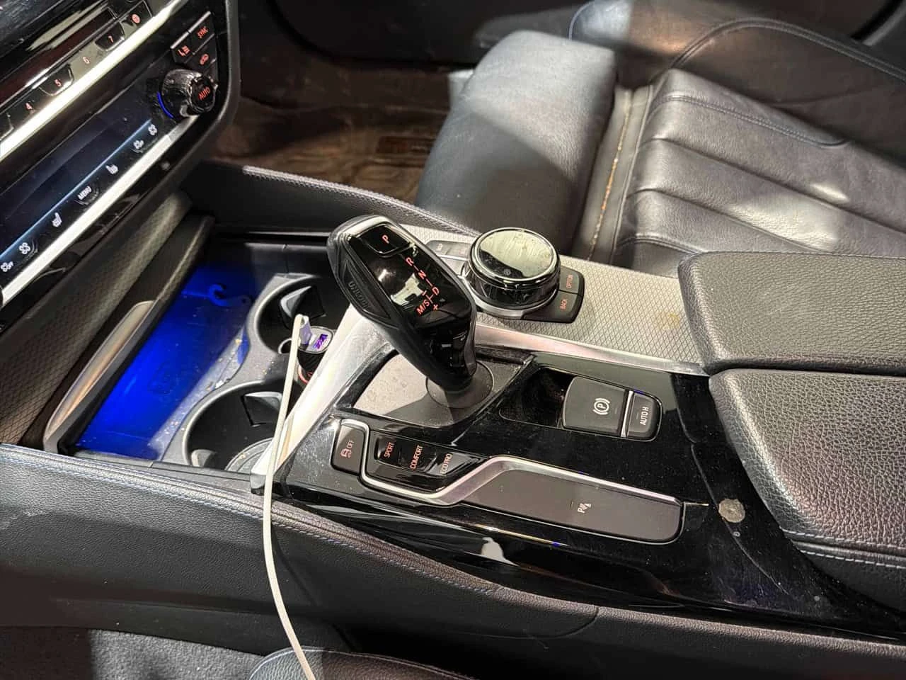 BMW 530 * 530i xDrive * PANO* ПОДГРЕВ* KEYLESS* , снимка 11 - Автомобили и джипове - 53729964