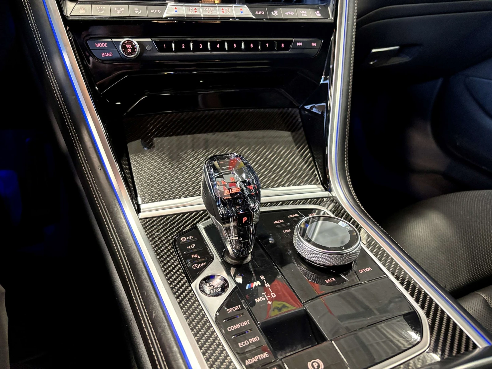 BMW 850  xDrive| COUPE| MPERFORMANCEV8| CARBONCORE| HUD| +, снимка 16 - Автомобили и джипове - 54956896