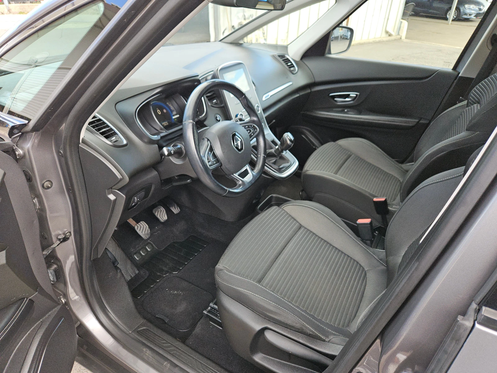 Renault Scenic 1.5DCI/BUSINESS/6ск./7м/LED/NAVI/БЛУТУТ/EU6/ТОП, снимка 9 - Автомобили и джипове - 56210504