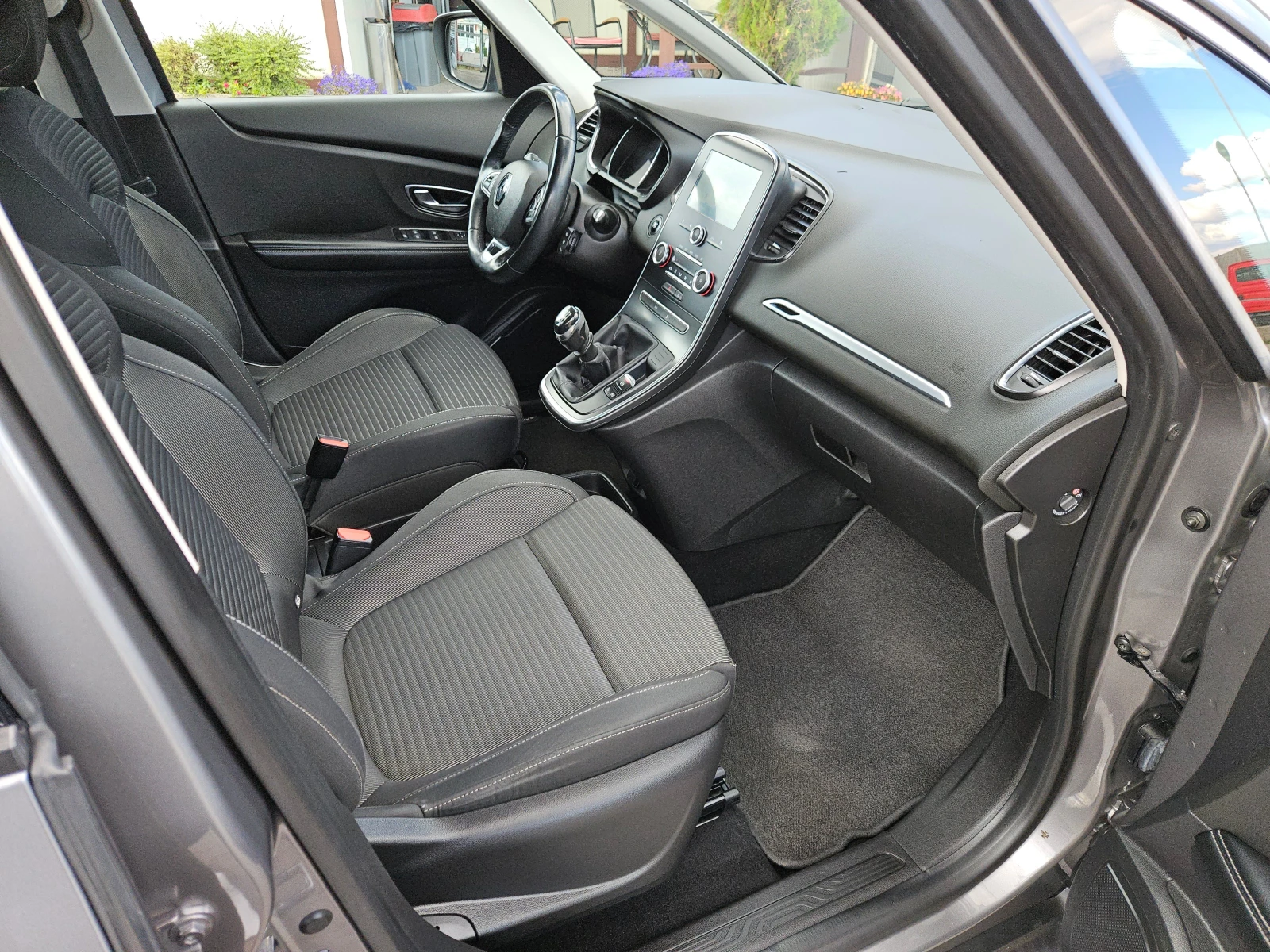 Renault Scenic 1.5DCI/BUSINESS/6ск./7м/LED/NAVI/БЛУТУТ/EU6/ТОП, снимка 15 - Автомобили и джипове - 56210504