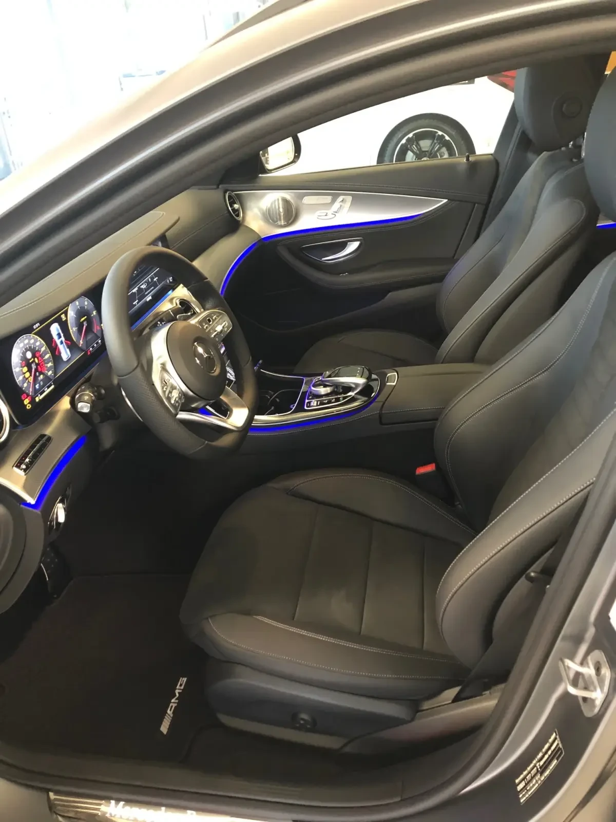 Mercedes-Benz E 220 4MATIC T-Modell , снимка 7 - Автомобили и джипове - 56299612