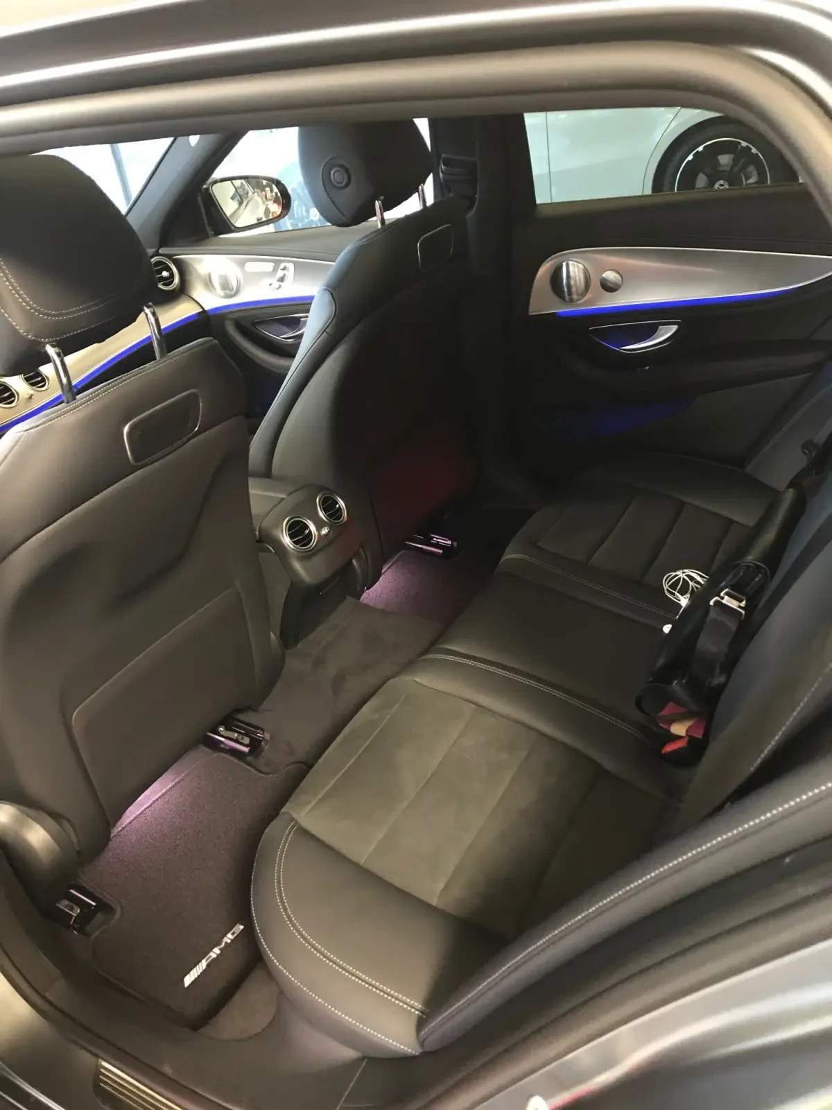 Mercedes-Benz E 220 4MATIC T-Modell , снимка 8 - Автомобили и джипове - 56299612