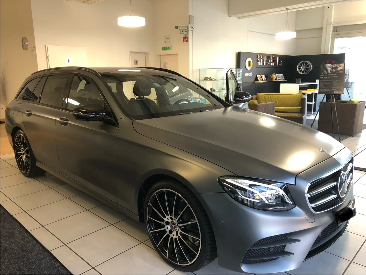Mercedes-Benz E 220 4MATIC T-Modell , снимка 10 - Автомобили и джипове - 56299612
