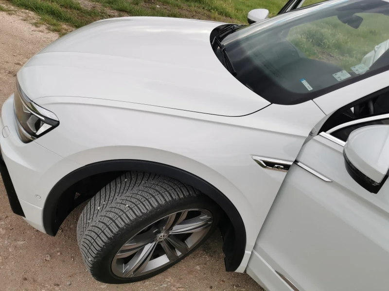VW Tiguan, снимка 2 - Автомобили и джипове - 51825415