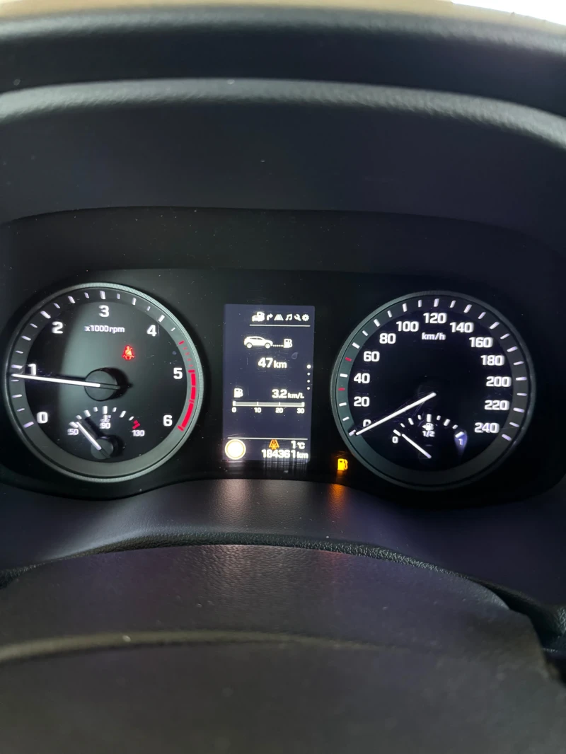 Hyundai Tucson 1.7CRDI ФУЛ ЕКСТРИ, снимка 11 - Автомобили и джипове - 53077608