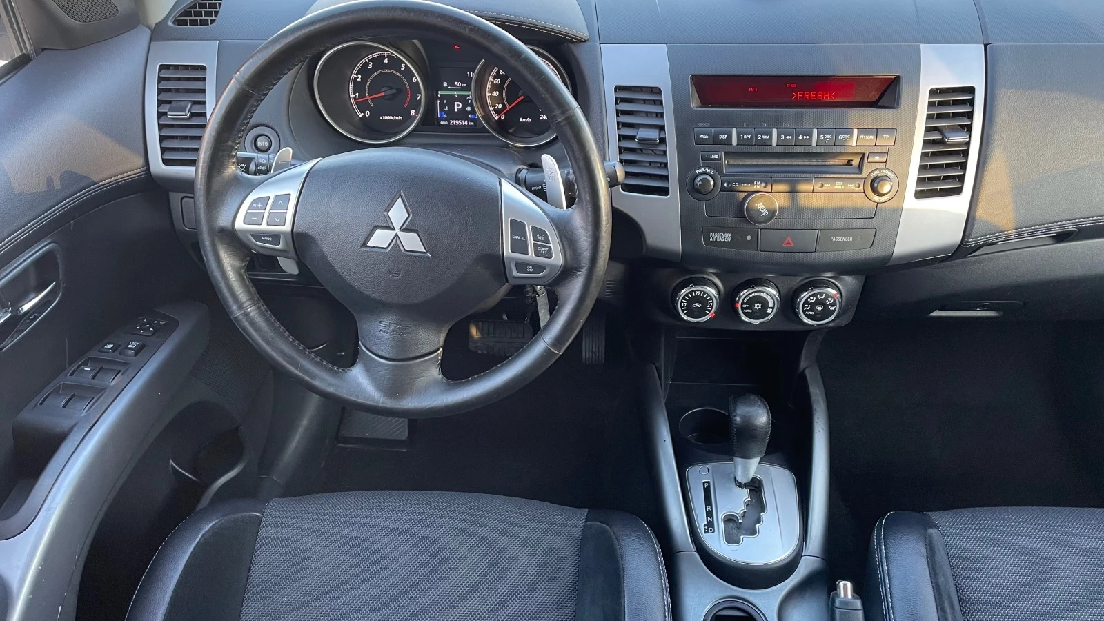 Mitsubishi Outlander 2.0i  | Mobile.bg — изображение 15