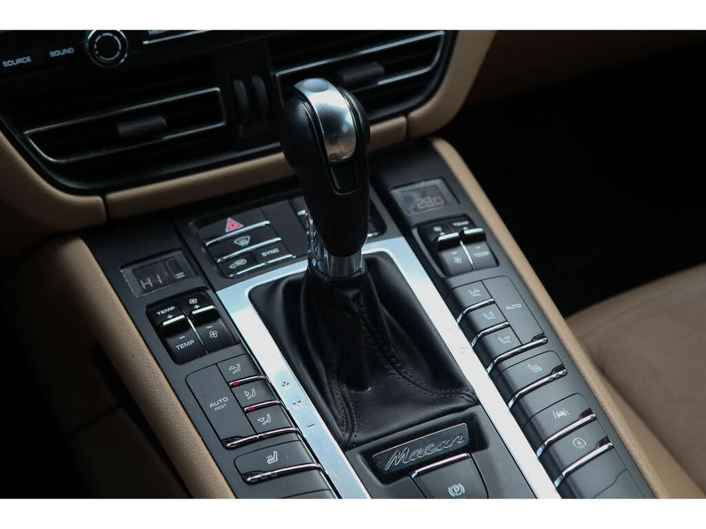 Porsche Macan 2.0 4X4, снимка 15 - Автомобили и джипове - 54997692