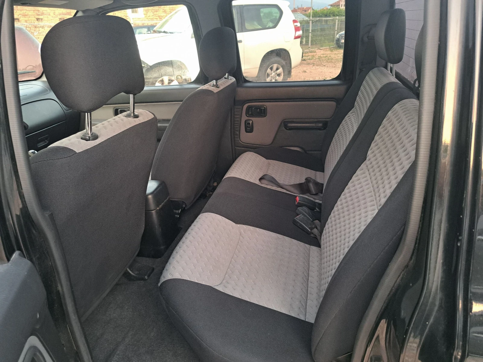 Nissan Navara 2.5, снимка 16 - Автомобили и джипове - 55319301