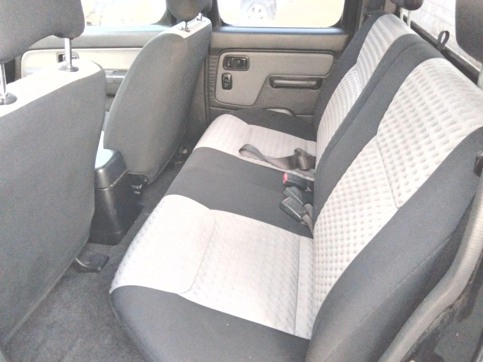 Nissan Navara 2.5, снимка 8 - Автомобили и джипове - 55319301
