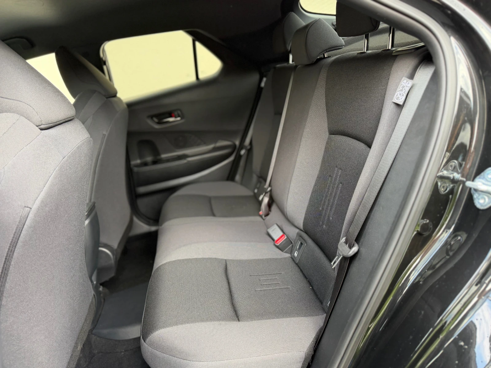 Toyota C-HR 2.0Plug-in, снимка 10 - Автомобили и джипове - 55330383