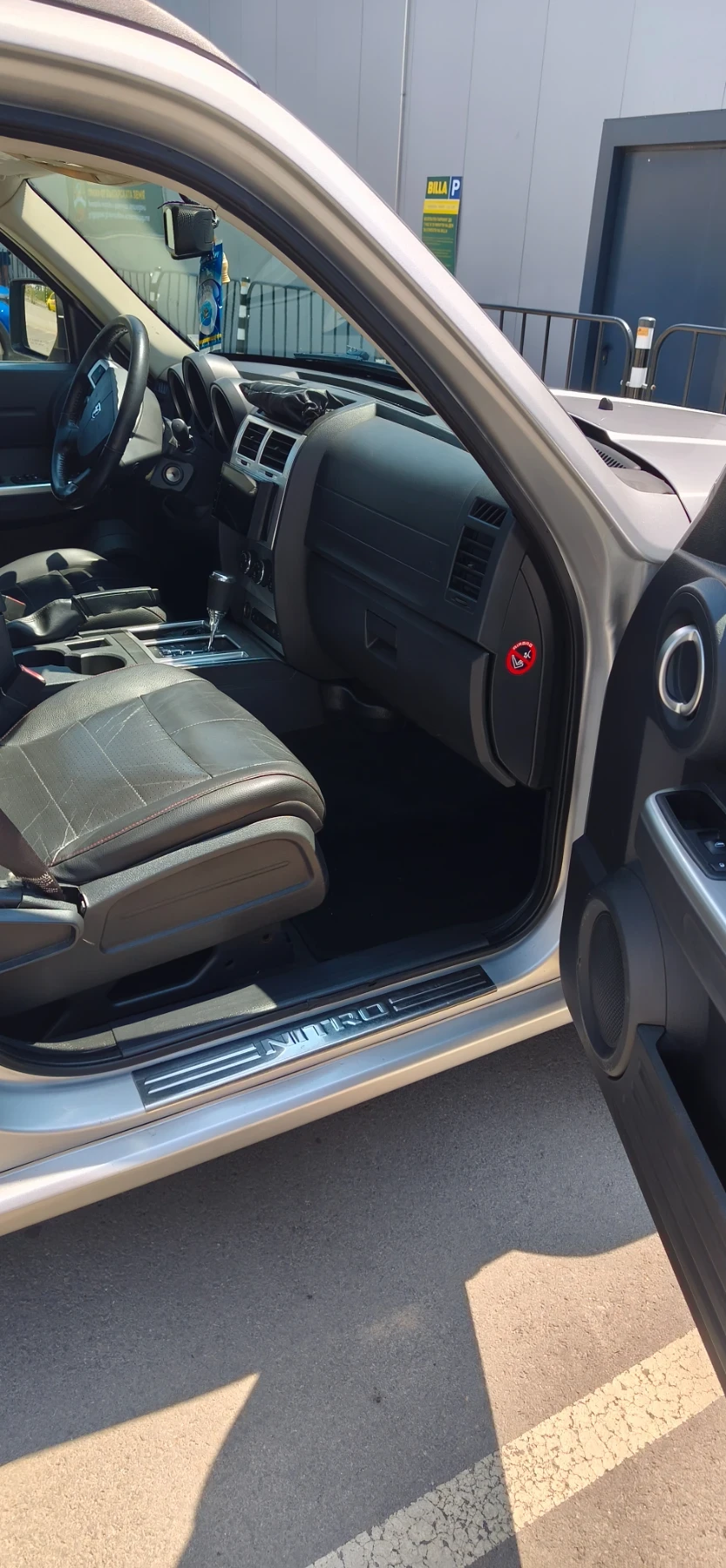 Dodge Nitro R/T, снимка 8 - Автомобили и джипове - 55603474
