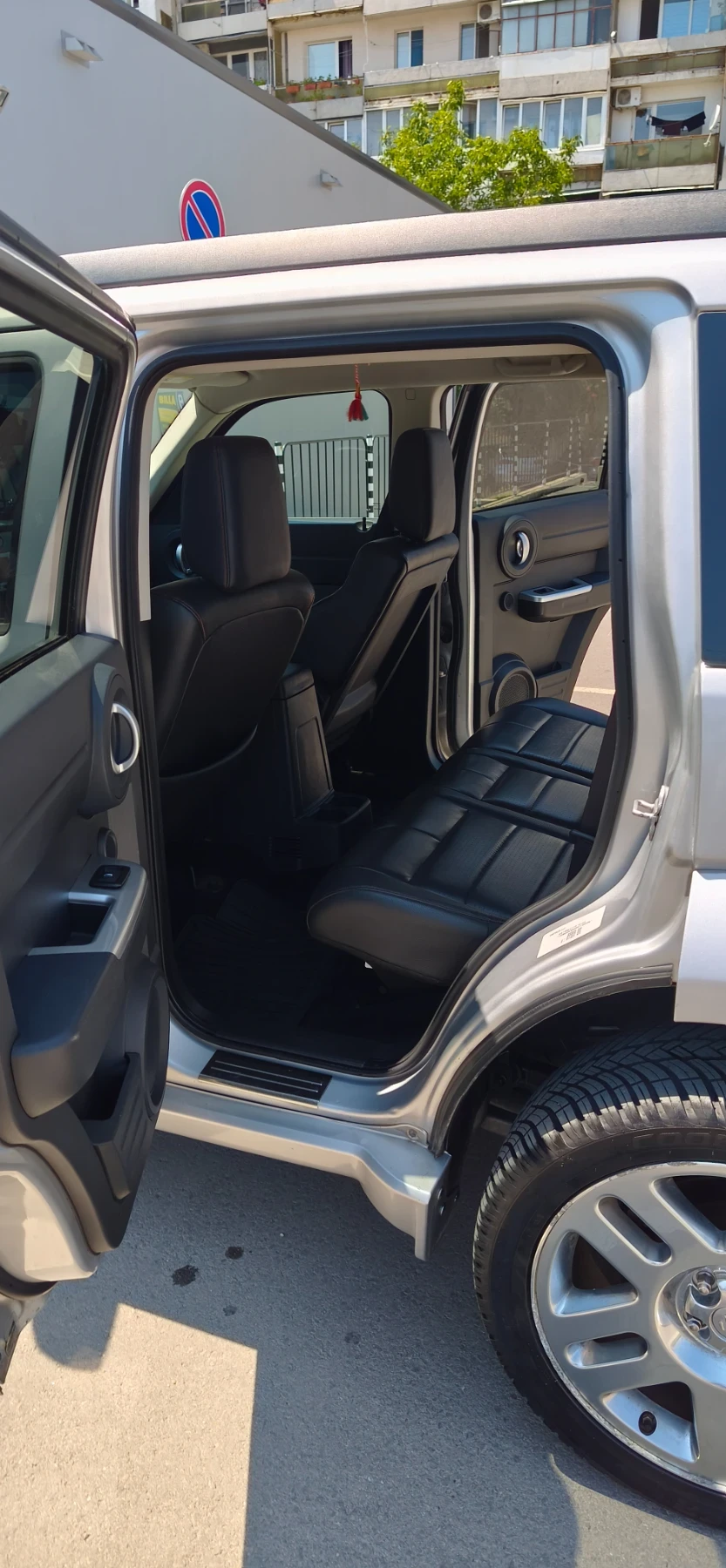 Dodge Nitro R/T, снимка 10 - Автомобили и джипове - 55603474