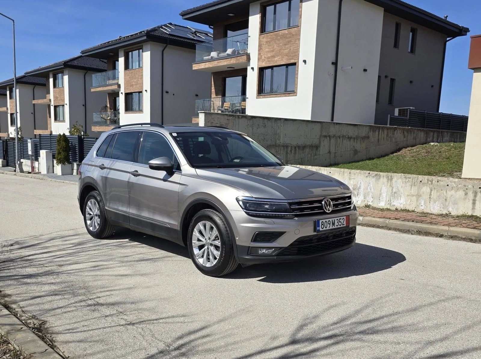 VW Tiguan 1.5TSI 150hp* Camera 360 * Panorama* Distronic, снимка 16 - Автомобили и джипове - 55864888