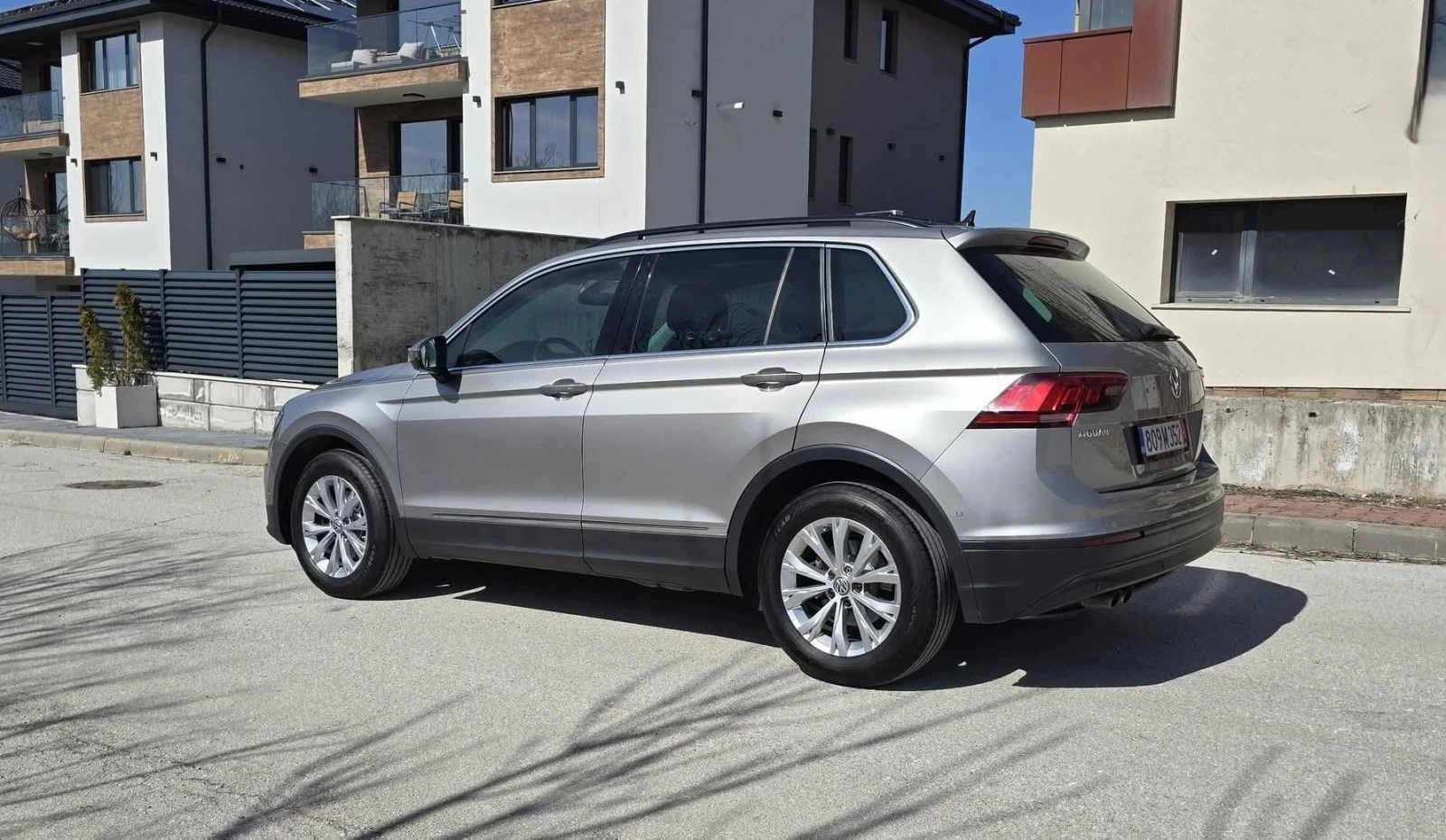 VW Tiguan 1.5TSI 150hp* Camera 360 * Panorama* Distronic, снимка 17 - Автомобили и джипове - 55864888