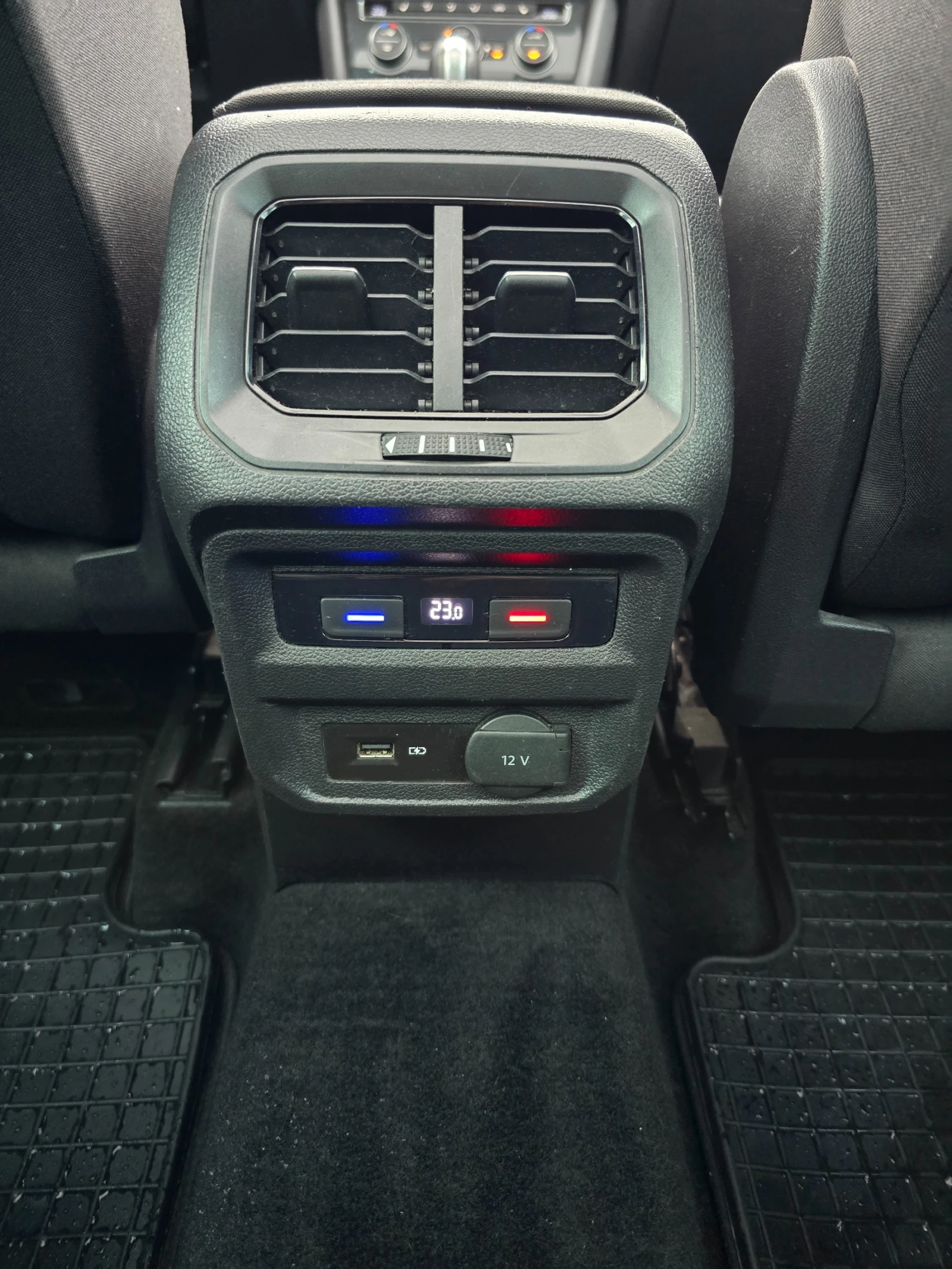 VW Tiguan 1.5TSI 150hp* Camera 360 * Panorama* Distronic, снимка 11 - Автомобили и джипове - 55864888