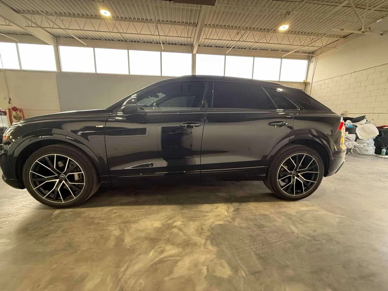 Audi Q8 * Technik * CARFAX * БЕЗ ПЪРВОНАЧАЛНА ВНОСКА, снимка 3 - Автомобили и джипове - 56332132
