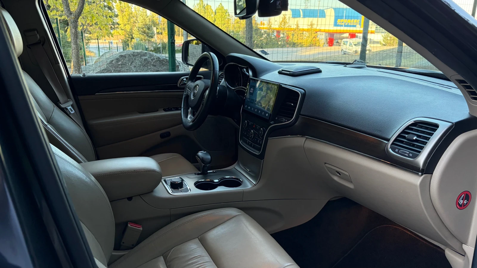 Jeep Grand cherokee 3.0 CRD, снимка 9 - Автомобили и джипове - 56371561